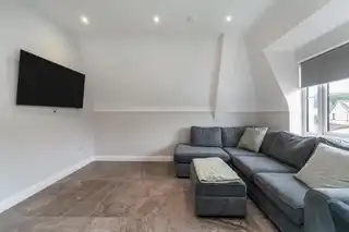 Apartment 11 8 Castlehill WoodImage 6