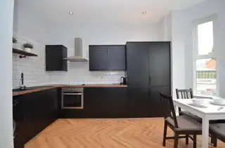 Apt 2 110 Wellesley AvenueImage 3