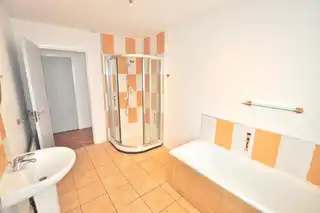 32 Mayfield WalkImage 8