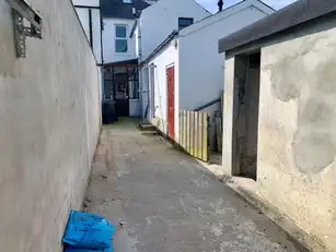 13 Green RoadImage 17