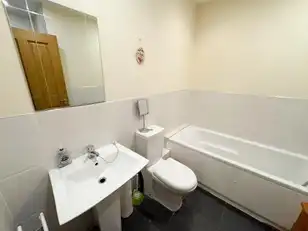 17 Castle Walk MewsImage 13