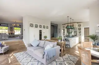 Kathleen AvenueImage 25