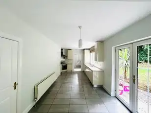 9 Waterfoot ParkImage 6