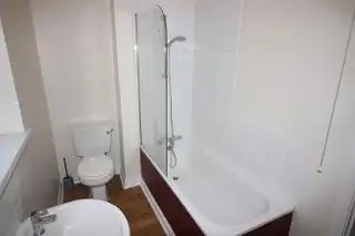 31A Chlorine GardensImage 8