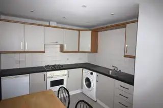 2B 28 Lower Windsor AvenueImage 4