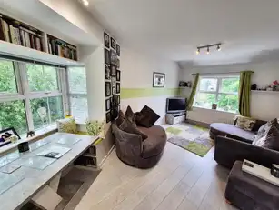 Apt 9 Circular RoadImage 6