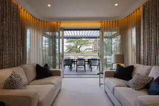 Apt 18 Penthouse The Mansion HouseImage 19