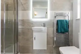17 Dixon AvenueImage 16