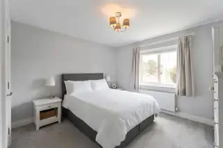17 Dixon AvenueImage 15