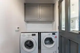 17 Dixon AvenueImage 13