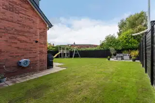 17 Dixon AvenueImage 26