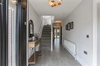 17 Dixon AvenueImage 3
