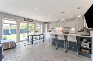 17 Dixon AvenueImage 9