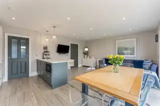 17 Dixon AvenueImage 12