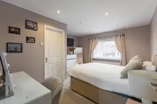 10 Stratford GardensImage 16