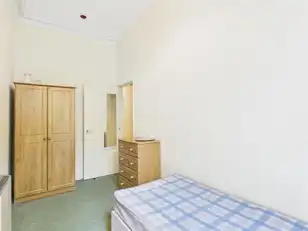 Flat 2 45 Eglantine AvenueImage 5