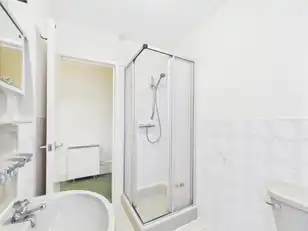 Flat 2 45 Eglantine AvenueImage 11
