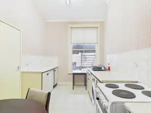 Flat 2 45 Eglantine AvenueImage 8
