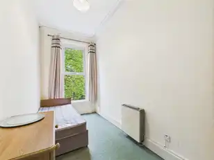Flat 2 45 Eglantine AvenueImage 4