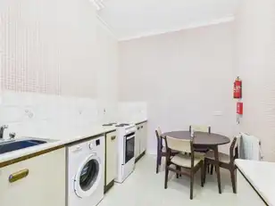 Flat 2 45 Eglantine AvenueImage 6