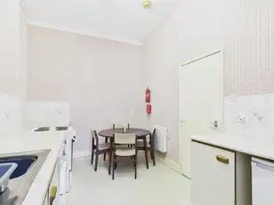 Flat 2 45 Eglantine AvenueImage 7