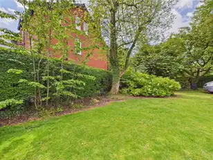 52A Myrtlefield ParkImage 10