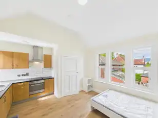 Apartment 2 50 Myrtlefield ParkImage 2
