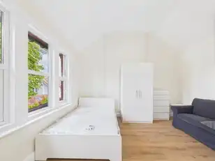 Apartment 2 50 Myrtlefield ParkImage 4