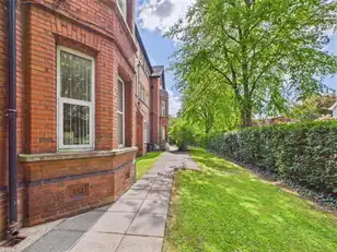 Apartment 2 50 Myrtlefield ParkImage 9