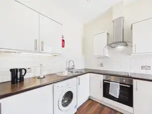 Apartment 4 18 Claremont StreetImage 4