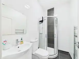 Apartment 4 18 Claremont StreetImage 8