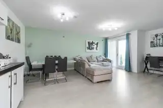 Apartment 27 The Stern Building 37 Annadale CresceImage 3