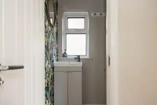 6 Thorndale ParkImage 5