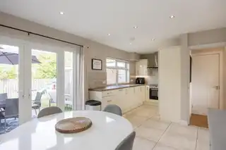 6 Thorndale ParkImage 8