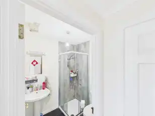 Apartment 17 Clarendon Quay 1 Pilot PlaceImage 8
