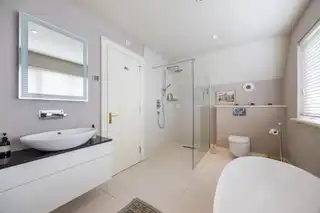 10 Governors Gate MeadowImage 11