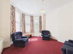 Flat 3 90 Eglantine AvenueImage 2