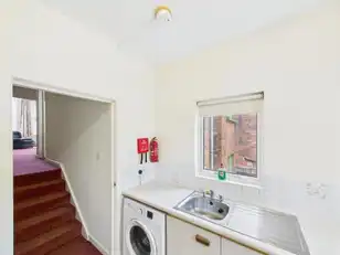 Flat 3 90 Eglantine AvenueImage 7