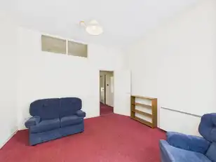Flat 3 90 Eglantine AvenueImage 3