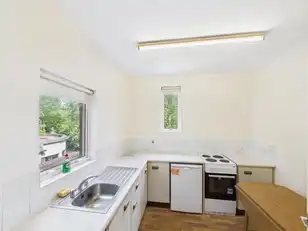 Flat 3 90 Eglantine AvenueImage 6