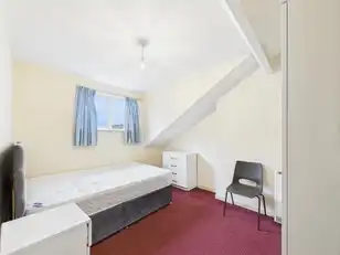 Flat 6 90 Eglantine AvenueImage 7