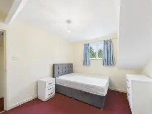 Flat 6 90 Eglantine AvenueImage 8