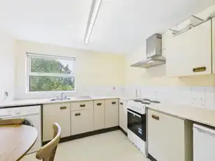 Flat 6 90 Eglantine AvenueImage 6