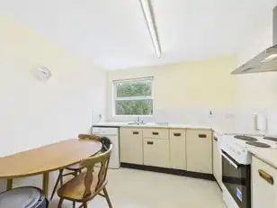 Flat 6 90 Eglantine AvenueImage 5