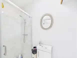 Apartment 3 52 Myrtlefield ParkImage 8