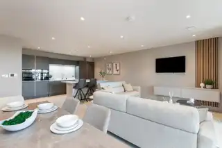 6 The Residences At Kings HallImage 3