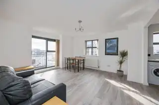 Apartment 41 Clarendon Quay 2 Pilot PlaceImage 3