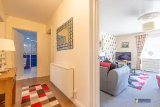 2 Riverside ApartmentsImage 9