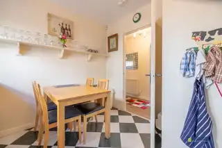 2 Riverside ApartmentsImage 6