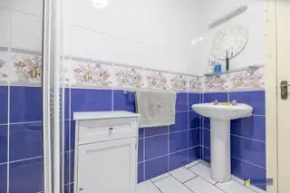 2 Riverside ApartmentsImage 15